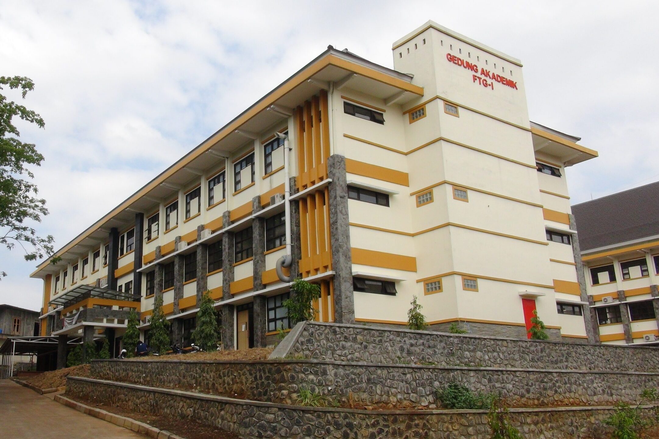 Gedung-akademik-satu-ftg